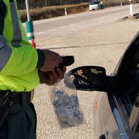 Había bebido tanto que no fue capaz de sacar el coche de la plaza de aparcamiento. Le han absuelto precisamente porque no fue capaz de sacar el coche
