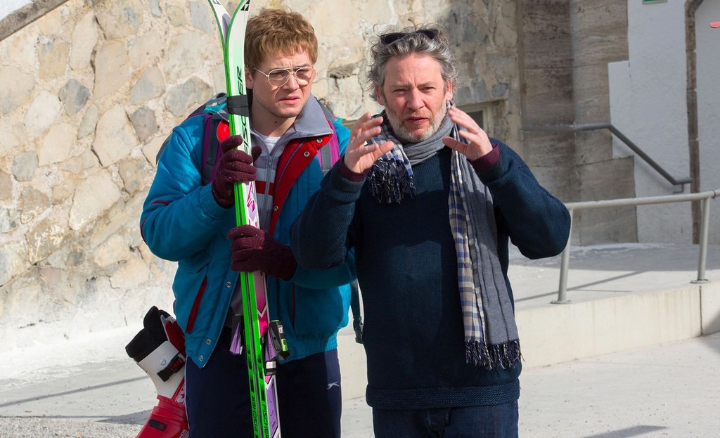 Dexter Fletcher con Taron Egerton en el rodaje de Eddie el Águila