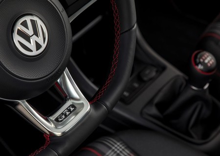 Volkswagen quiere dar “borrón y cuenta nueva”. Cambiará su logo por octava vez en su historia