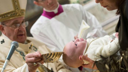 "Siéntanse libres de amamantar aquí": el Papa vuelve a animar a las madres a dar el pecho en la Capilla Sixtina
