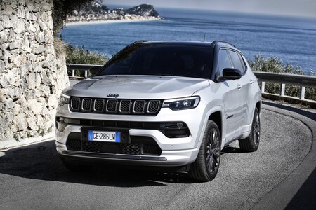 El nuevo Jeep Compass es el primer Jeep de Stellantis y viene con versión híbrida enchufable y conducción autónoma de nivel 2