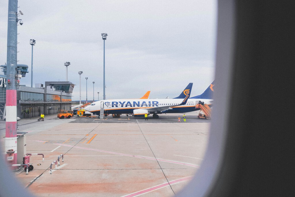 Ryanair pide suspender el nuevo sistema de control de fronteras de la UE: muchos están perdiendo vuelos por las colas que genera