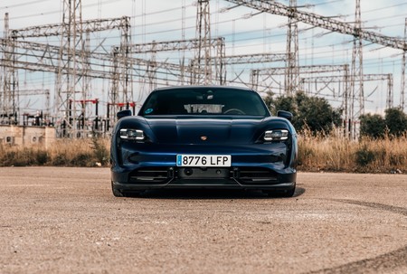 Porsche Taycan Turbo S frontal