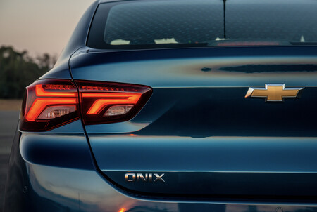 Chevrolet Onix 4