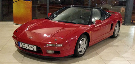 Ayrton Senna y su Honda NSX rojo