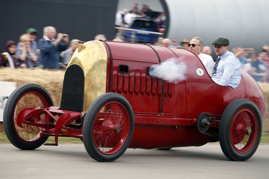 "Disparaba llamas a la cara de peatones inocentes": cómo la bestia de Turín alcanzó 212 km/h en 1913 