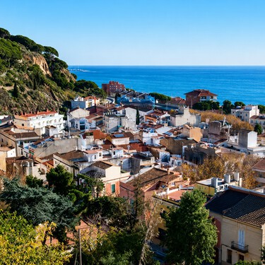 El paseo marítimo más señorial y elegante: patrimonio modernista, palacetes icónicos y el mejor pescado frente al Mediterráneo 
