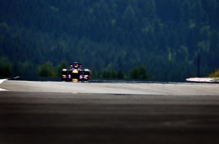 Sebastian Vettel vence por fin en su casa con los Lotus apretando