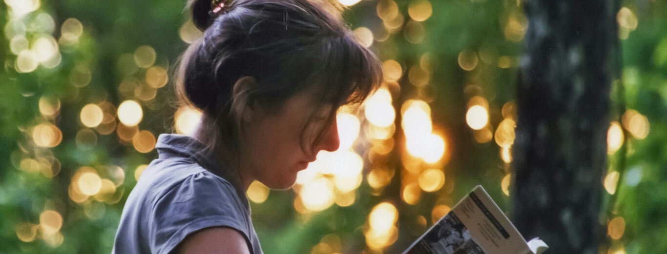 Estamos consumiendo más libros que nunca gracias a la IA: eso no significa necesariamente que los estemos leyendo
