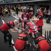 Llenar de lastres a Álvaro Bautista tiene consecuencias: Nicolò Bulega va a ganar el mundial de Superbikes de paseo 