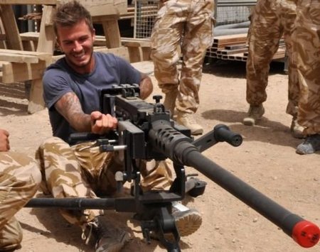 David Beckham subiendo la moral a las tropas en Afganistan