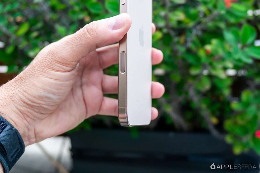 El nuevo botón del iPhone podría seguir el mismo camino que la Touch Bar. Un rumor apunta a su fin y los motivos son los de siempre