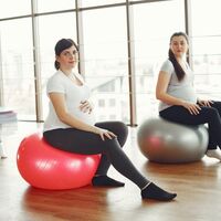 Cómo usar la pelota de Pilates o fitball durante el embarazo: qué beneficios aporta