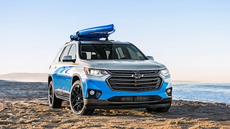 En Chevrolet se aburren y han hecho este concept para surferos con tabla incorporada: el Traverse SUP Concept