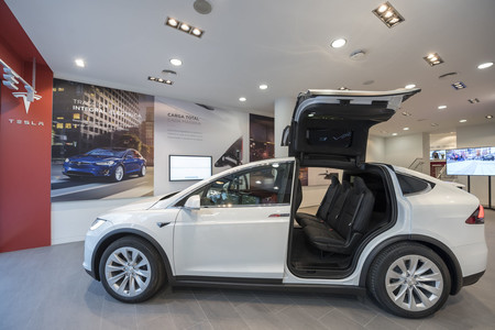 Tesla Madrid Interior