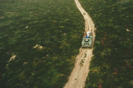 19 fotos que te darán ganas de hacerte con un Land Rover Defender para irte de surf