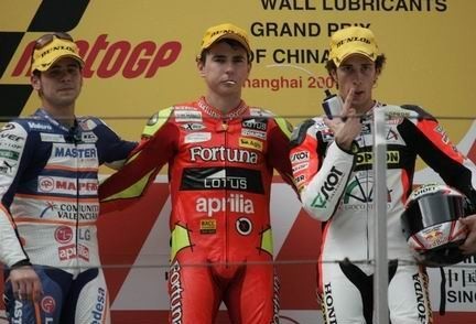 Lorenzo vence con autoridad