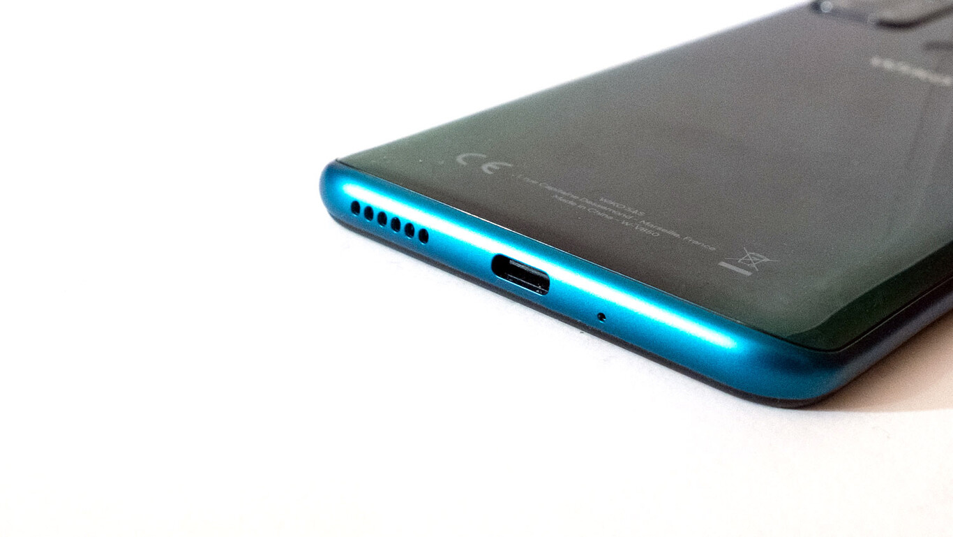 Funda Marrón Para Wiko View5 Plus Con Textura De Fibra De Ca | Meses