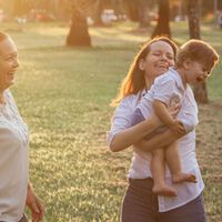 Ya está en vigor la ayuda de 350 euros al mes para trabajadores con hijos que se incrementa un 25% cumpliendo solo un requisito 