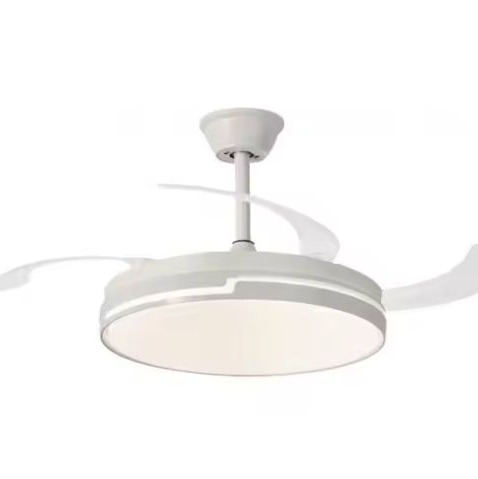 Capaz de funcionar como una lámpara de techo convencional, este ventilador recoge sus aspas cuando no está siendo utilizado y se puede manejar usando su propio mando a distancia.