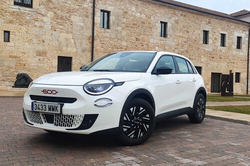 Probamos el nuevo Fiat 600e: un coche eléctrico urbano que quiere comer la tostada a MINI