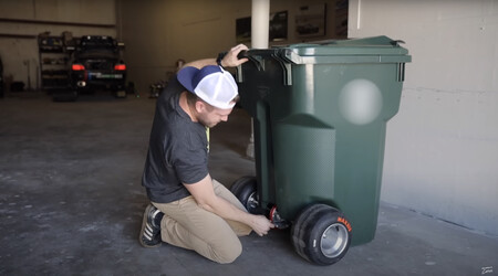 Youtuber Record De Velocidad Bote De Basura 1