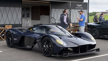 Aston Martin Valkyrie 13