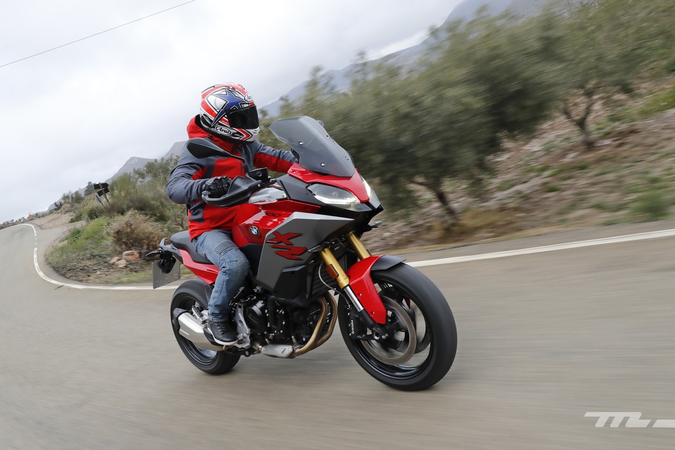 Probamos la BMW F 900 XR: 105 CV de acierto en forma de moto polivalente, por 11.950 euros