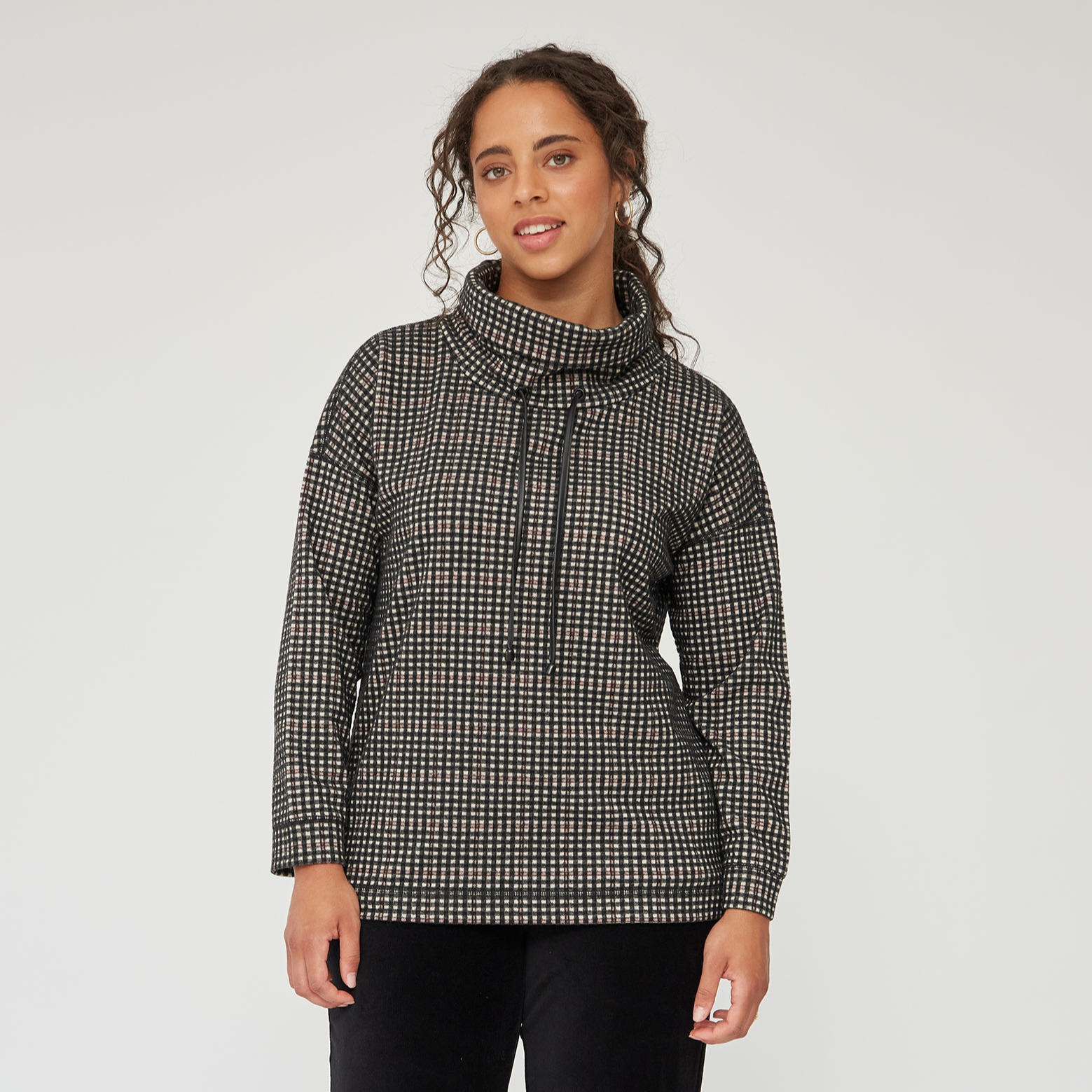 October - Sueter de mujer cuello alto manga caida.