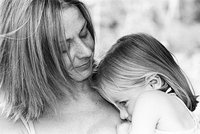 ¿Deberían compensar de alguna manera a las madres que se quedan en casa cuidando de sus hijos?