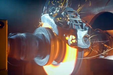 ¡Infernal! Así maltrata Bugatti las futuras pinzas de freno de titanio impresas en 3D del Chirón