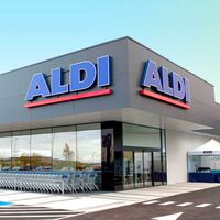 Ha llegado a Aldi este toldo vela para tener sombra en la terraza o jardín por menos de 15 euros