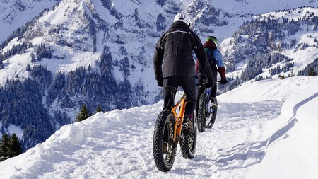 La bicicleta de montaña Moma Bikes perfecta para tus rutas de invierno, en oferta ahora por menos de 400 euros en Fnacen la semana del Black Friday