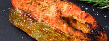 "Para conseguir un pescado perfecto, no engrases la sartén con aceite, engrasa un trozo de papel para hornear", sugieren los cocineros 