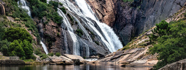 La única cascada de Europa que cae al mar está en España y ahora es el mejor momento para ver este impresionante espectáculo