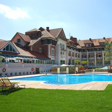 Este balneario es uno de los mejores del Norte de España:  sus aguas ya las utilizaban los romanos