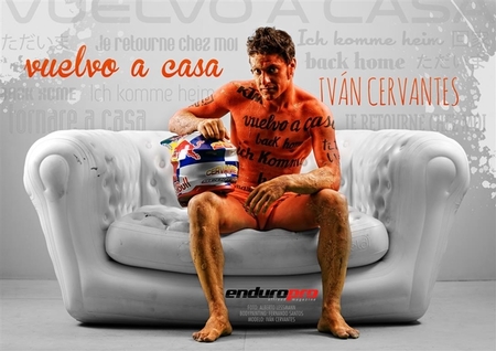 Iván Cervantes de nuevo con piel naranja.