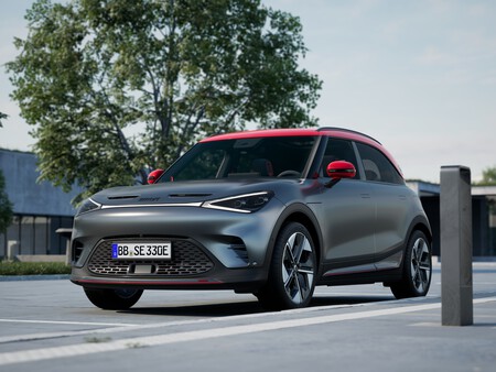 Eu Brabus Atomgreymatt Radiantred Ext 001 3 4 Front Urban