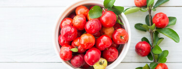 Acerola, la fruta tropical que parece una cereza y es una bomba de vitamina C: características, propiedades y beneficios