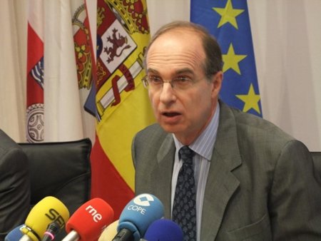 El Pleno del Parlamento de Cantabria debate sobre los 324.500 euros que ha costado su nueva web