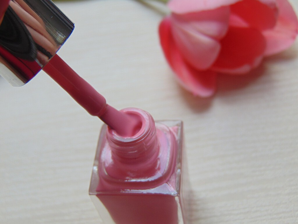 No tires los esmaltes de uñas caducados, recíclalos con esta sorprendente idea decorativa DIY