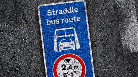 Señales de tráfico futuro - Straddlebus 2