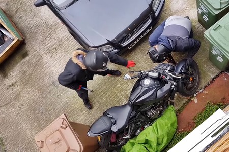 El vídeo del tercer intento de robo a la misma moto en una semana va a ser lo más indignante que veas hoy