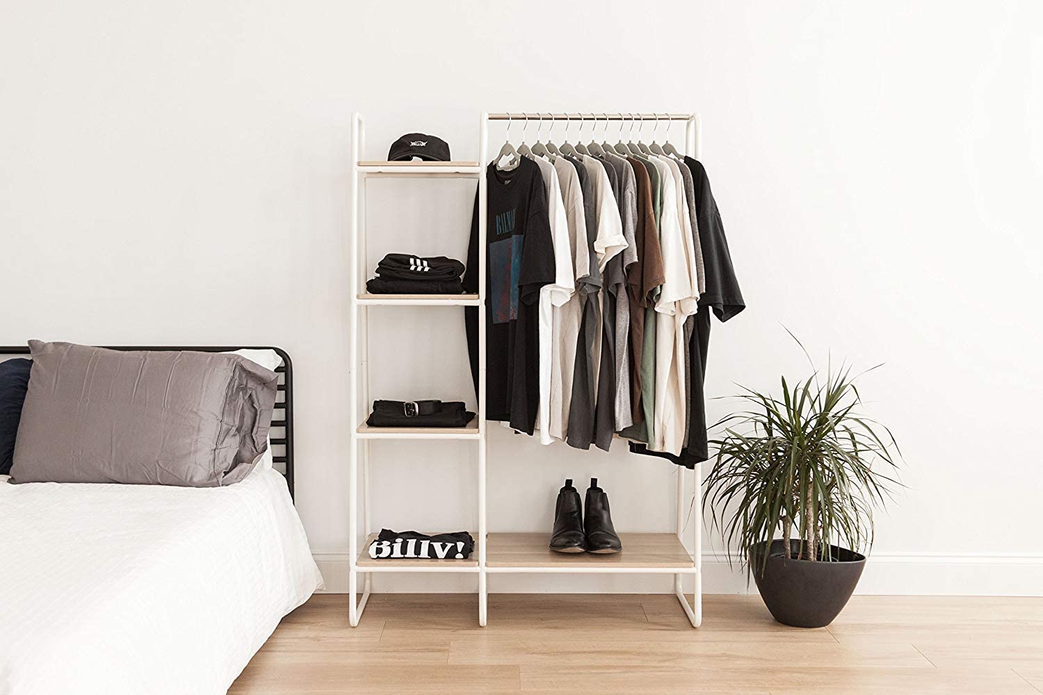 Marca Amazon- Movian 530473 Perchero/espacio de almacenaje con estantes laterales de metálico y MDF madera-Garment Rack PI-B3-Roble claro y blanco, 101.1 x 40 x 150 cm