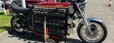 El vehículo con más cilindros del planeta es esta Kawasaki de 500 CV con 48 cilindros. Y su dueño se ha jubilado con ella