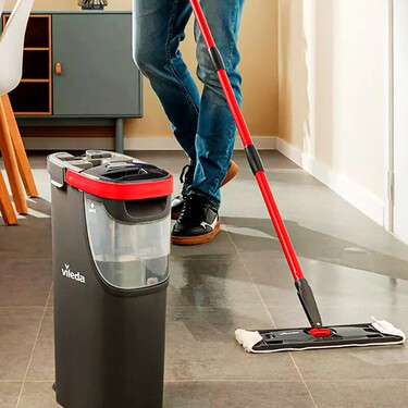 Mañana sábado 3 de octubre llega a Aldi la mopa Vileda que supera a la fregona a la hora de limpiar y es apta para suelos de madera 