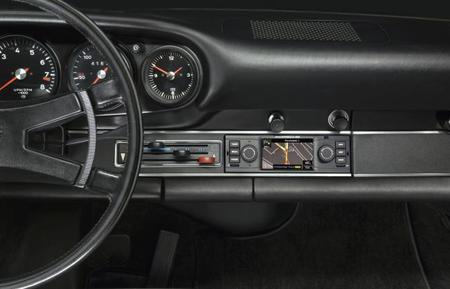 Este navegador de 3,5 pulgadas le vendría perfecto a tu Porsche 911 clásico