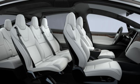 Tesla llama a revisión 2.700 Model X