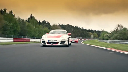 Sabine Schmitz demuestra con su Porsche 911 GT3 RS quien manda en Nürburgring