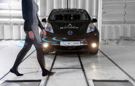 Nissan innova con un sistema de alerta auditiva para peatones en autos eléctricos